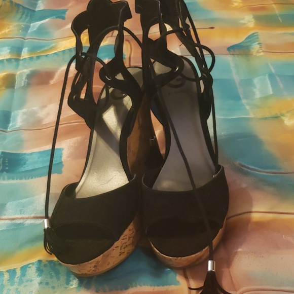 Guess platform - Picture 2 of 13